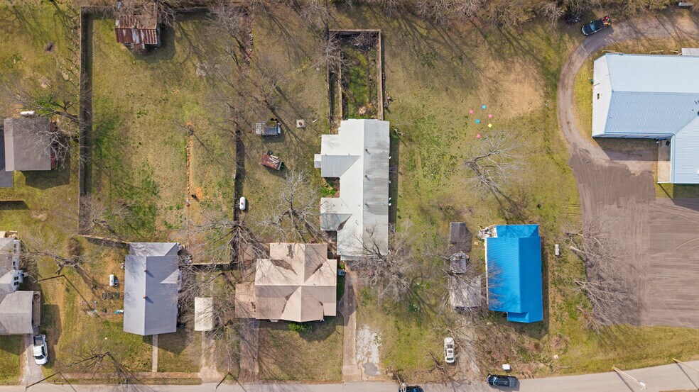 More Photos Of 300 Range St, Marshall Multifamily For Sale