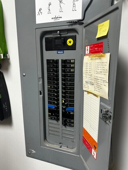 More Photos Of 2225 W Franklin St, Evansville Storefront For Sale