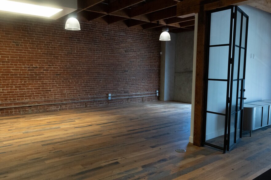 More Photos Of 58 Windward Ave, Venice Storefront Retail Office For Lease