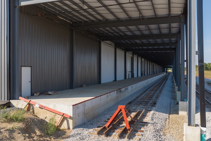 More Photos Of 203 Stonemont Dr, Bristol Warehouse For Sale