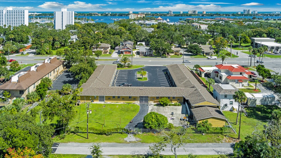 More Photos Of 640 S Ridgewood Ave, Daytona Beach Hotel For Sale