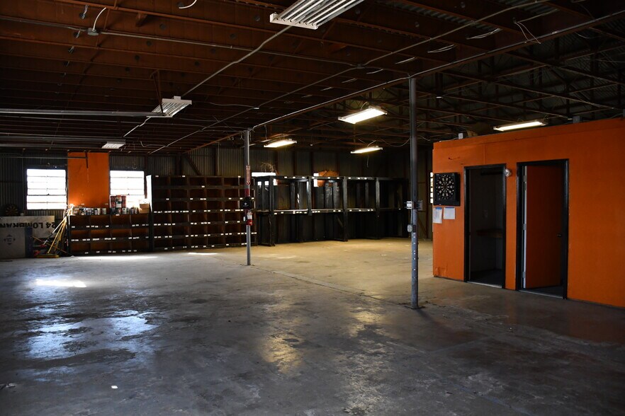 More Photos Of 124 Lombrano St, San Antonio Manufacturing For Lease