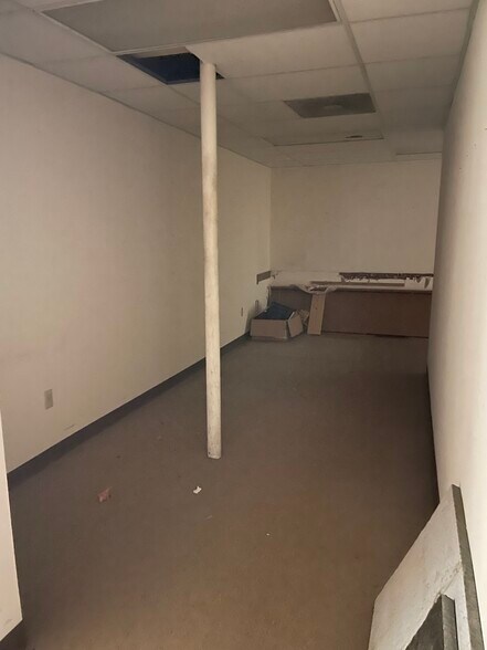 More Photos Of 1063 E Parkway South, Memphis Flex For Sale