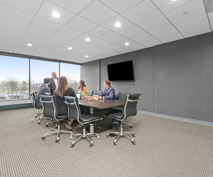 More Photos Of 1750 E Golf Rd, Schaumburg Coworking Space