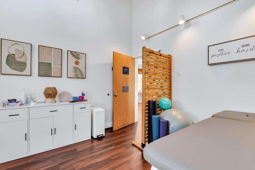 More Photos Of 1049 Main St, West Barnstable Medical For Sale