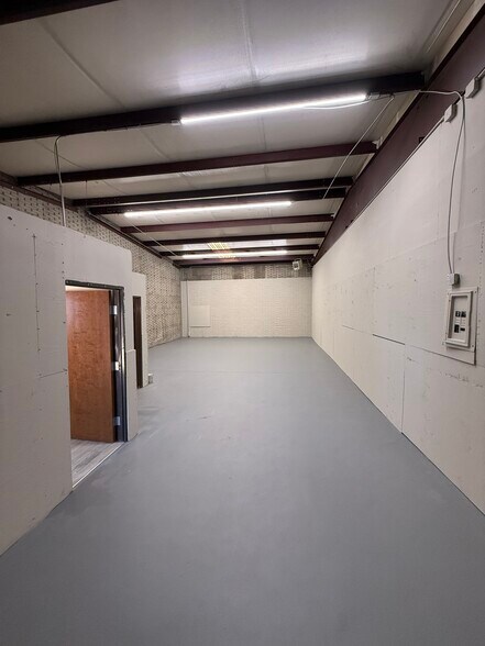 More Photos Of 1731 Wall St, Garland Unknown For Lease