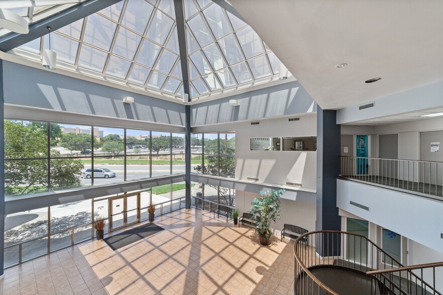 More Photos Of 2020 Babcock Rd, San Antonio Medical For Lease