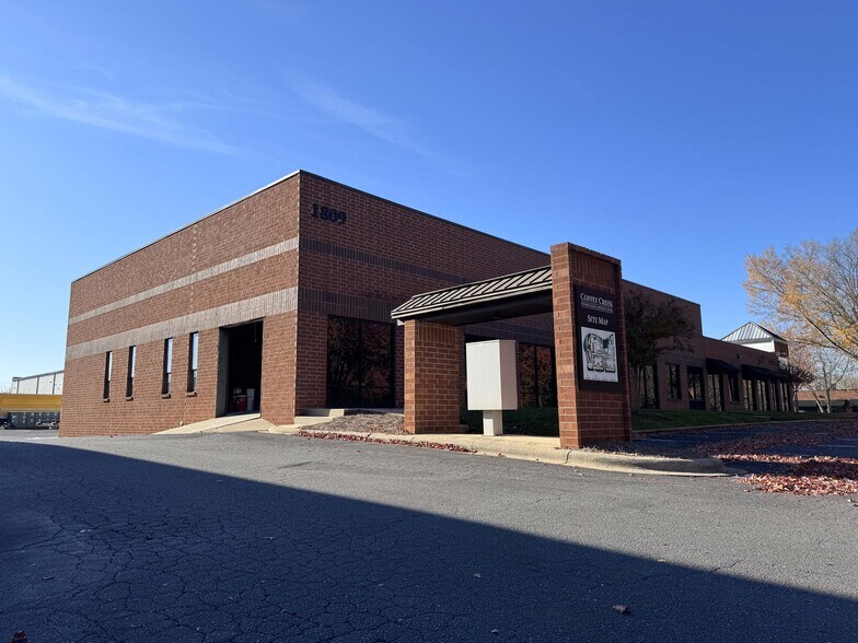 More Photos Of 1809 Associates Ln, Charlotte Light Distribution For Lease