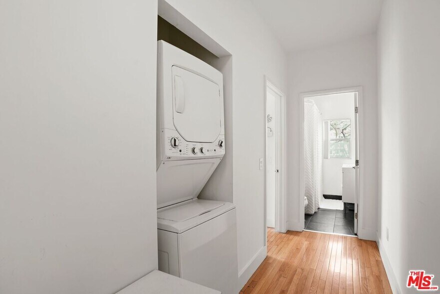 More Photos Of 3324 Hamilton Way, Los Angeles Apartments For Sale