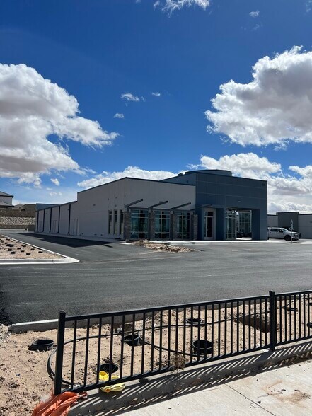 More Photos Of 550 Peyton rd, El Paso Medical For Lease