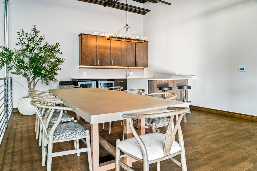 More Photos Of 154 W Speed Way, Pontiac Parking Garage For Sale