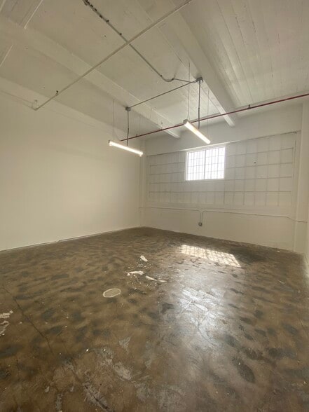 More Photos Of 901 E 31st St, Los Angeles Manufacturing For Lease