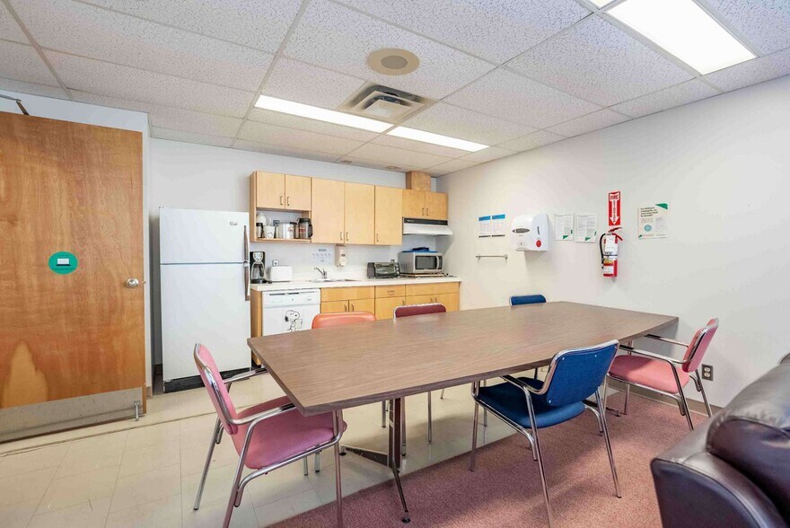 More Photos Of 29 Main St E, Chelmsford Office For Sale