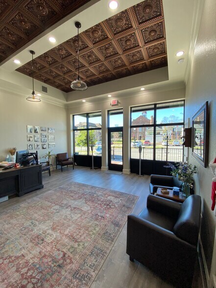 More Photos Of 117 San Augustine St, Center Office Residential For Sale