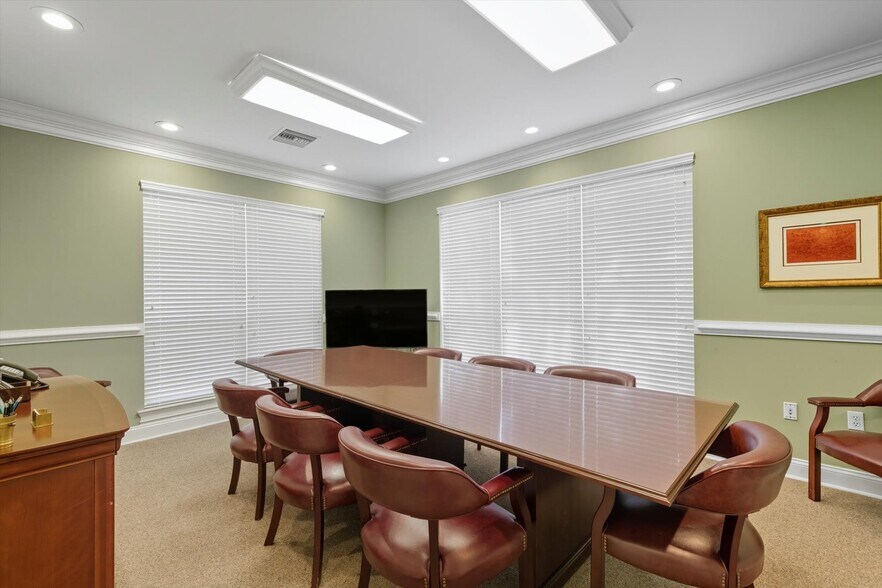 More Photos Of 2565 Barrington Cir, Tallahassee Office For Sale