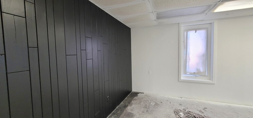 More Photos Of 5 Heritage Park, Clinton Manufacturing For Lease