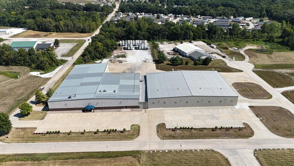 More Photos Of 1011 Industrial Ct, Moscow Mills Warehouse For Lease