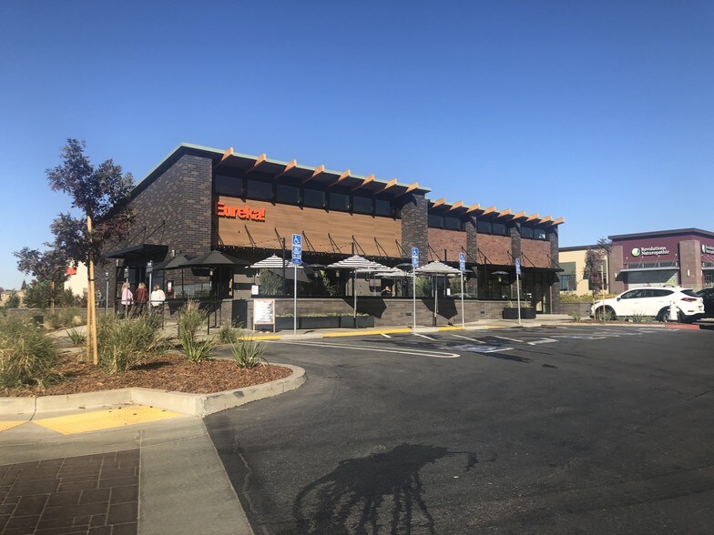 More Photos Of 250 Gibson Dr, Roseville Freestanding For Lease