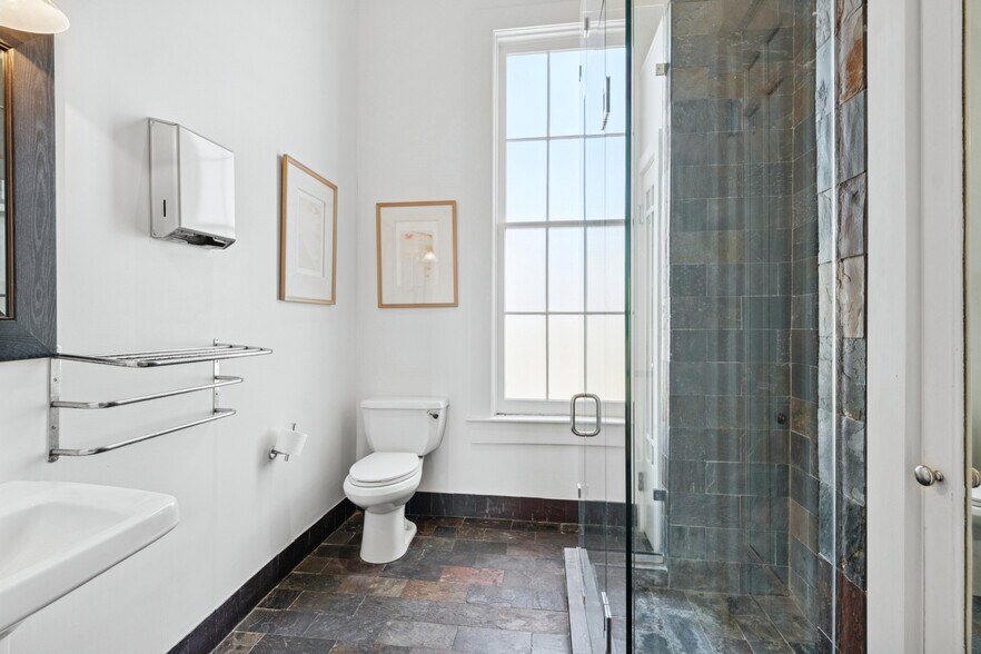 More Photos Of 3801 Magazine St, New Orleans Freestanding For Sale