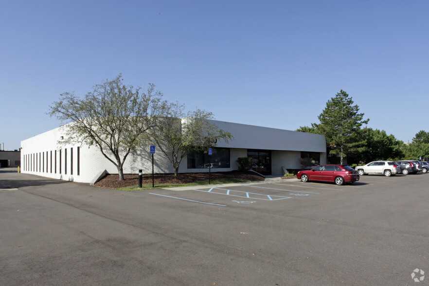 Primary Photo Of 1410 E 14 Mile Road, Madison Heights Light Manufacturing For Lease