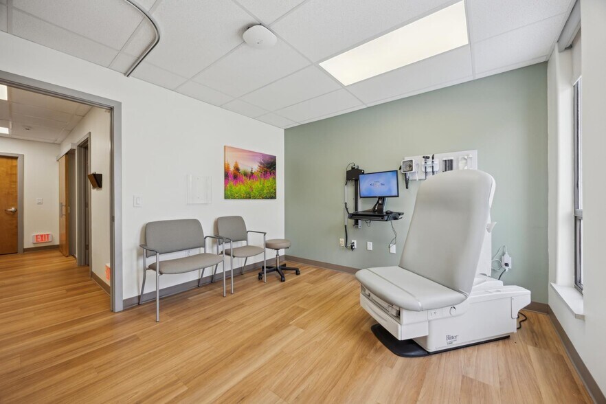 More Photos Of 1569 Medical Dr, Pottstown Office For Sale