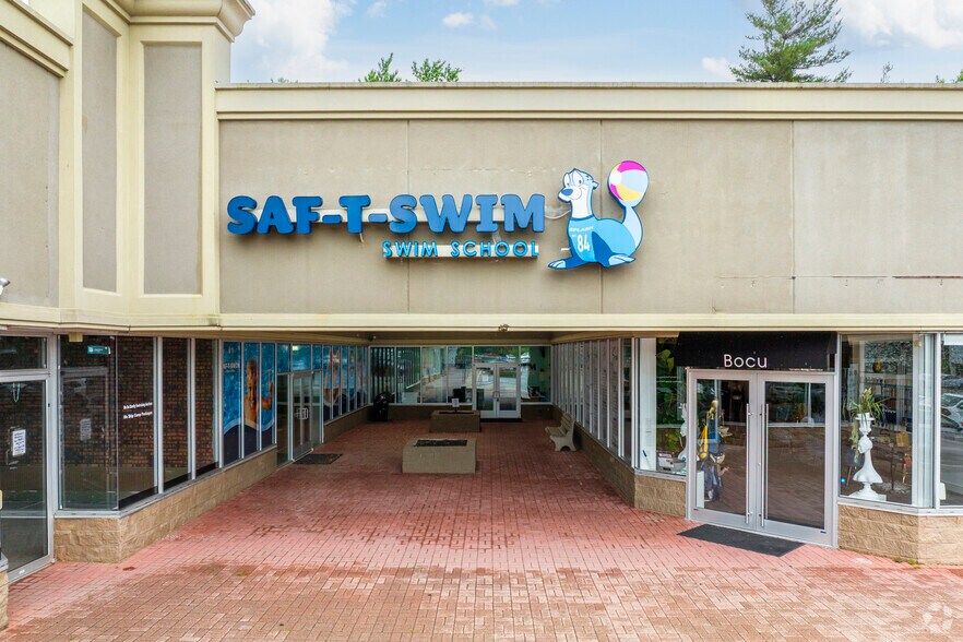 More Photos Of 6401 Jericho Tpke, Commack Restaurant For Sale