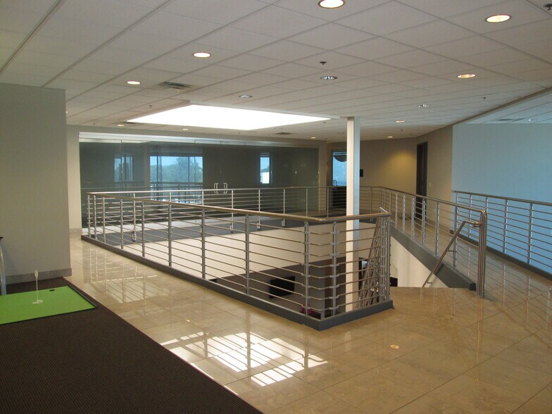 More Photos Of 1145 Mitchell Ct, Crystal Lake Flex For Sale