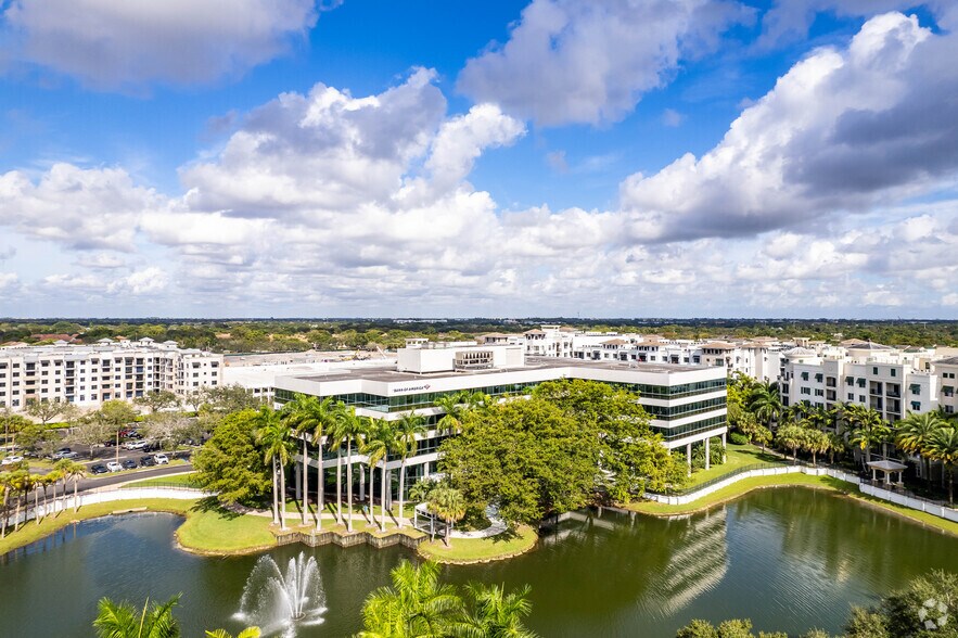 More Photos Of 600 N Pine Island Rd, Plantation Office For Lease