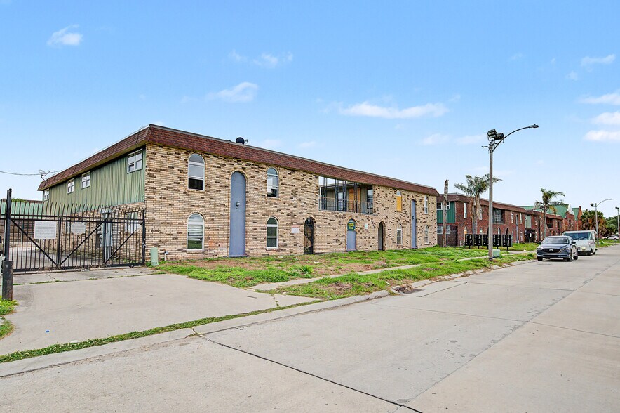More Photos Of 6711-6817 Tara Ln, New Orleans Apartments For Sale