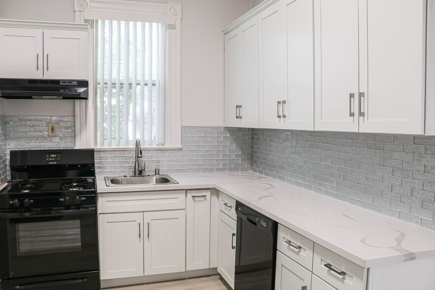 More Photos Of 2801 D St, Sacramento Apartments For Sale