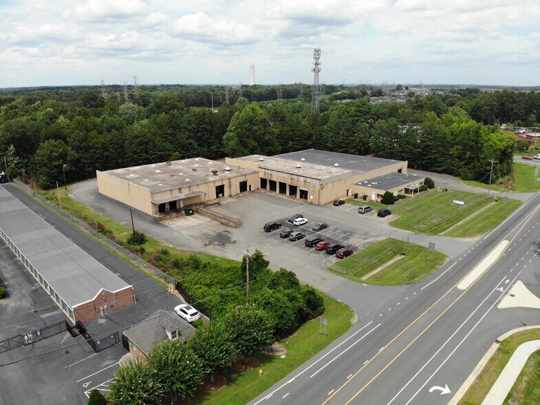 Primary Photo Of 11601 Hambright Rd, Huntersville Manufacturing For Lease