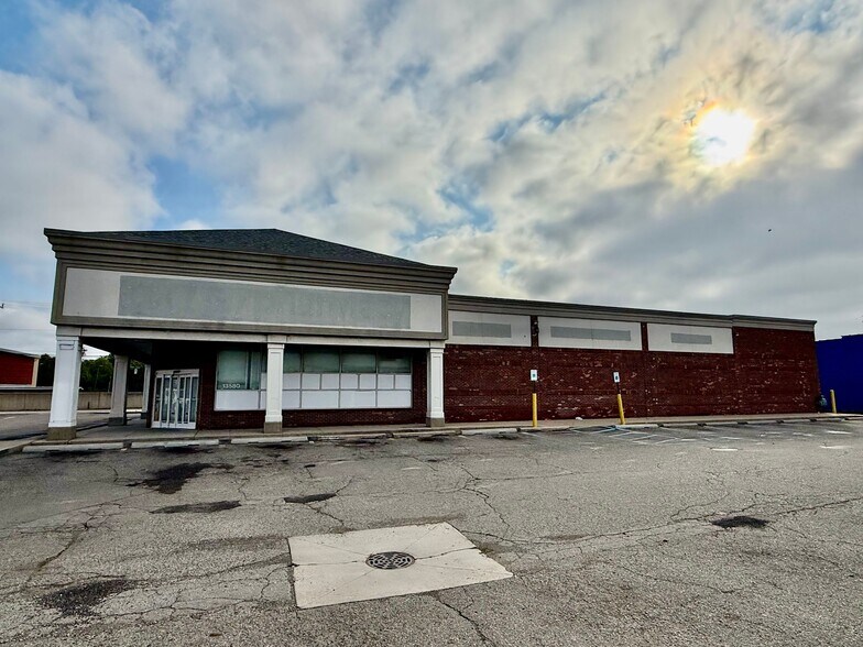 Primary Photo Of 13580 Grand River Ave, Detroit Drugstore For Lease