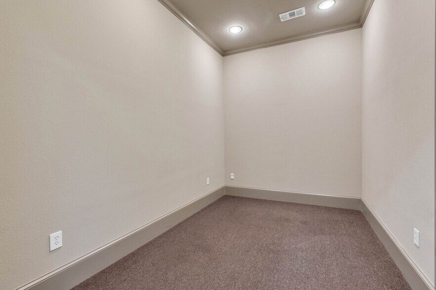 More Photos Of 282 Ed English Dr, Shenandoah Medical For Lease