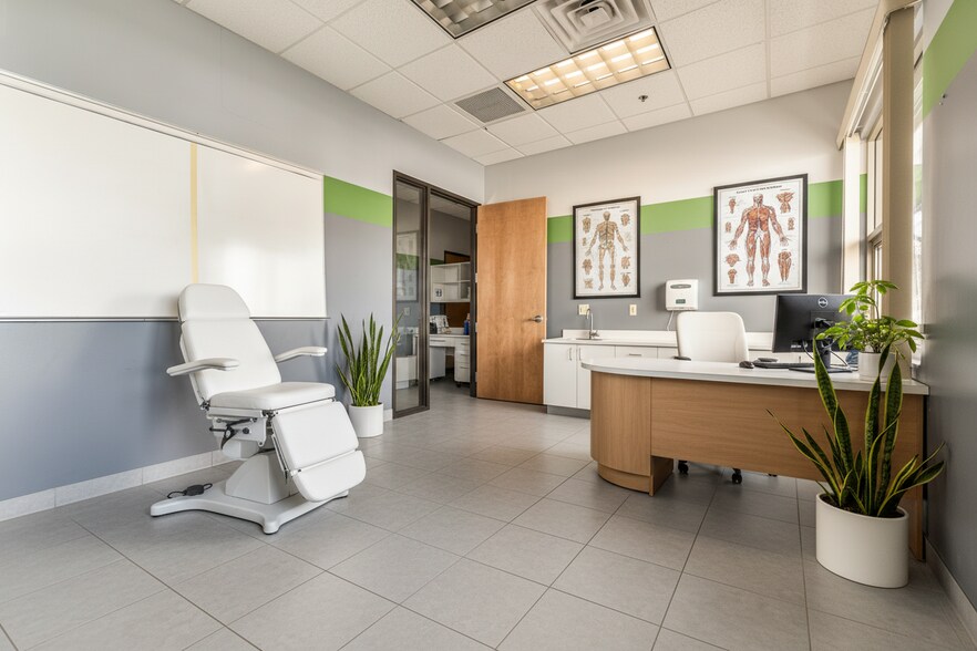 More Photos Of 5425 E Bell Rd, Scottsdale Medical For Lease