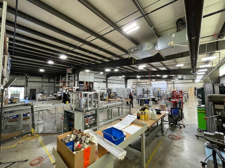 More Photos Of 11131 Kiley Dr, Huntley Warehouse For Lease