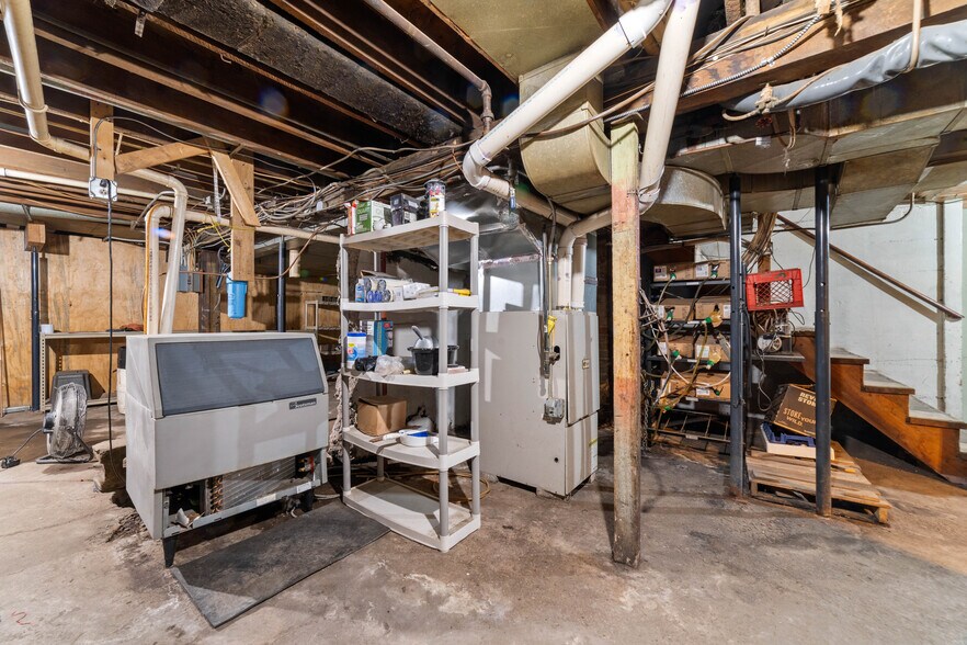 More Photos Of 1321 Commonwealth Ave, Duluth Storefront For Sale