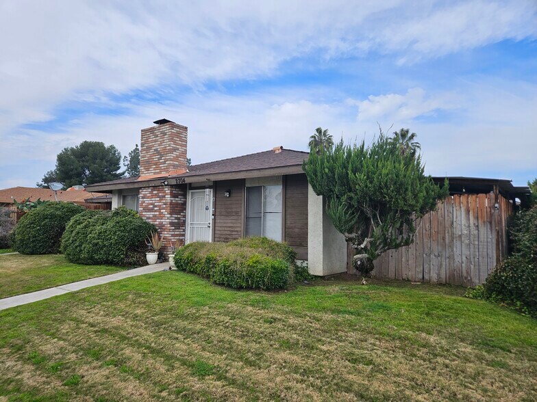 Primary Photo Of 2711 Hollyhock Ln, Bakersfield Apartments For Sale