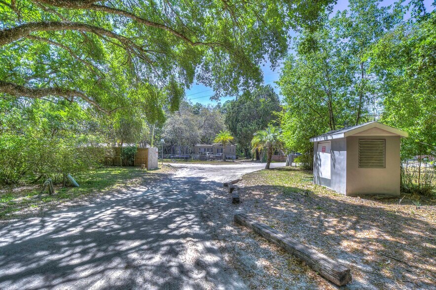 More Photos Of 20303 Old Somerset Acres Ln, Spring Hill Manufactured Housing Mobile Home Park For Sale