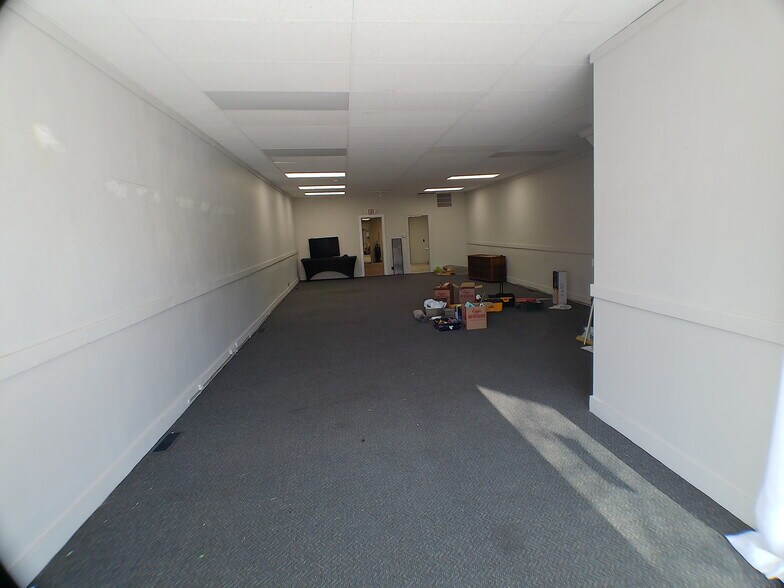 More Photos Of 106 S Anderson St, Elwood Storefront Retail Office For Lease