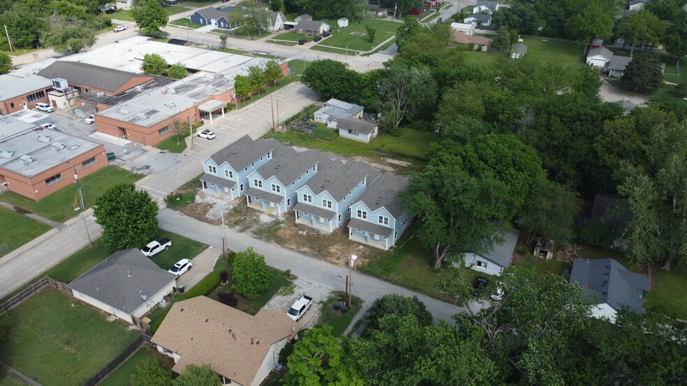More Photos Of 718 N Weenonah Ave, Claremore Apartments For Sale