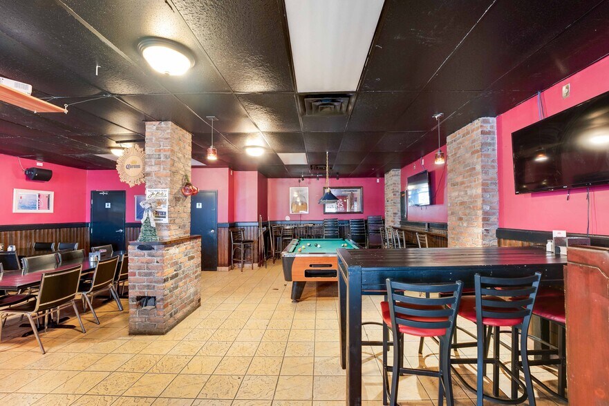 More Photos Of 231 St Paul St W, St Catharines General Retail For Sale