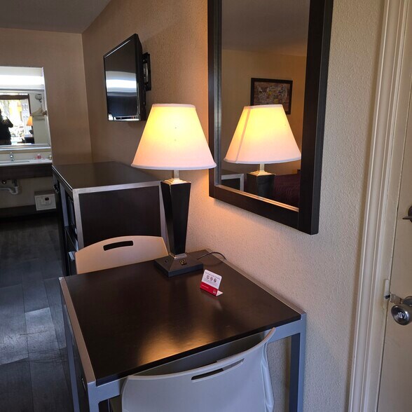 More Photos Of 1507 N Tibbs Rd, Dalton Hotel For Sale