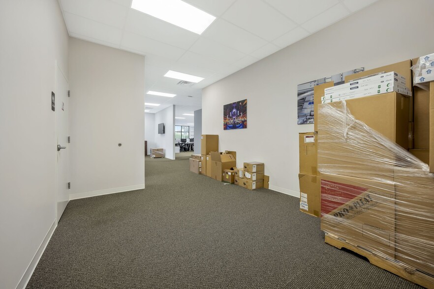 More Photos Of 7308 Shallowford Rd, Chattanooga Storefront Retail Office For Lease