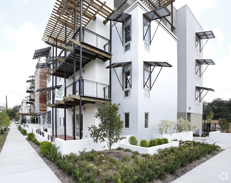 More Photos Of 141 Napoleon St, Baton Rouge Multifamily For Sale