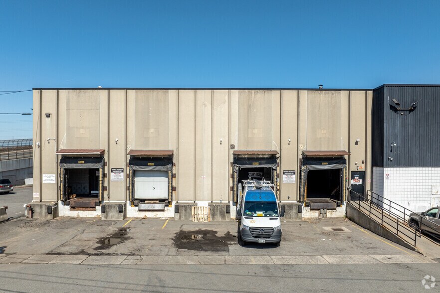 More Photos Of 7001 Anpesil Dr, North Bergen Warehouse For Lease