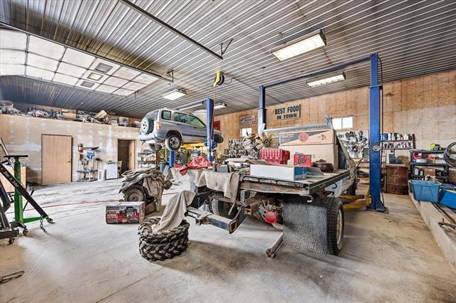 More Photos Of 401 N 5th St, Custer Industrial For Sale