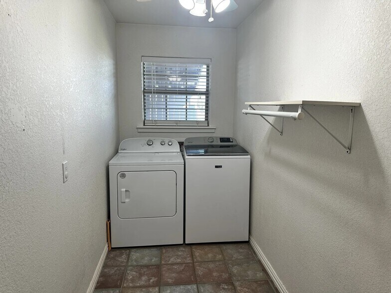 More Photos Of 1782 Key Ln, Abilene Office For Lease