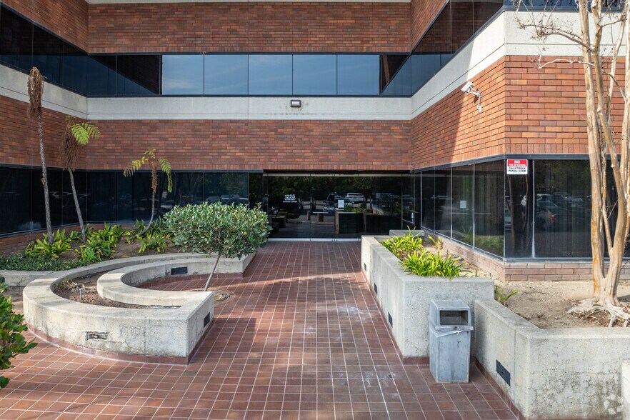More Photos Of 1225 W 190th St, Gardena Medical For Lease