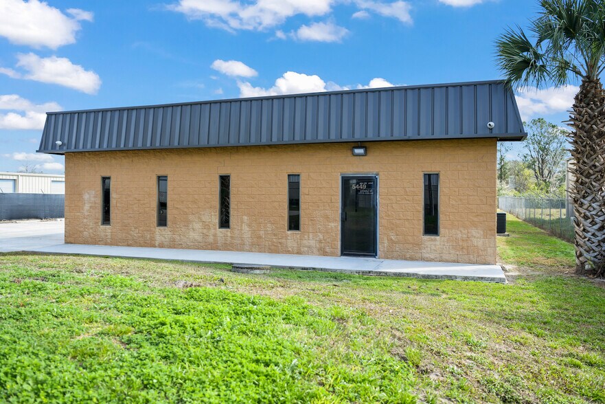 More Photos Of 5449 Benchmark Ln, Sanford Warehouse For Lease