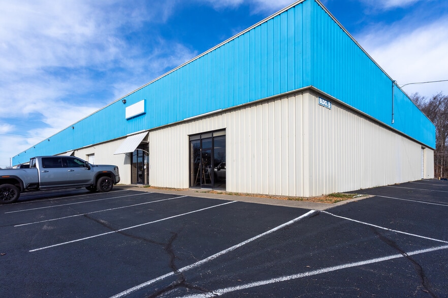 More Photos Of 1850 Business Park Dr, Clarksville Light Distribution For Lease